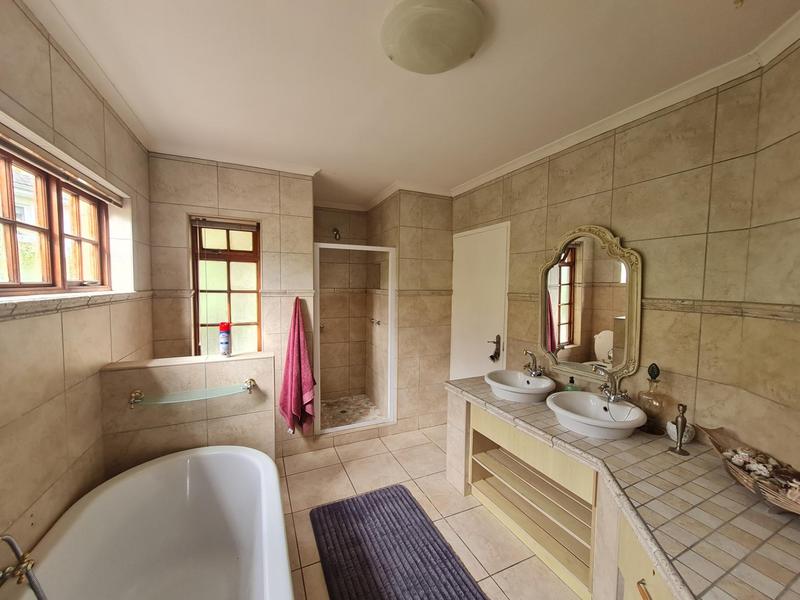 To Let 4 Bedroom Property for Rent in Rome Glen Western Cape